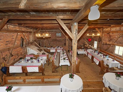 Hochzeit - Candybar: Saltybar - Historische Festscheune bis 100 Gäste - Hochzeitskapelle Callenberg (Privatkapelle)