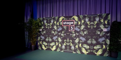 Hochzeit - Hunde erlaubt - Leithaprodersdorf - Presse- Fotowand kann nach Kundenwunsch gestaltet werden (optional) - Stage 3 - the KINETIC Event Hall