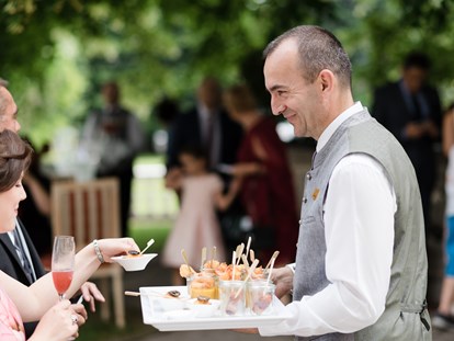 Hochzeit - Hochzeitsessen: 3-Gänge Hochzeitsmenü - Agape im Schlosspark, direkt bei der "Hochzeitslinde" - IMLAUER Hotel Schloss Pichlarn