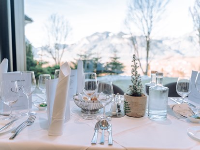 Hochzeit - Hochzeitsessen: Buffet - Hochzeitstafel mit Ausblick - IMLAUER Hotel Schloss Pichlarn