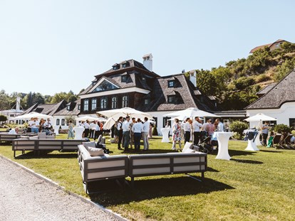 Hochzeit - Frühlingshochzeit - Österreich - Unser 10.000 Quadratmeter großer Schlossgarten - der perfekte Ort für Trauung und Agape - Schloss Luberegg