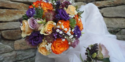 Hochzeit - Geeignet für: Firmenweihnachtsfeier - Langenlois - Brautstrauß und Anstecker von unserer Floristin - Kittenberger Erlebnisgärten