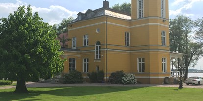 Hochzeit - Art der Location: Burg - Brandenburg Süd - Turmansicht - Schloss Glowe