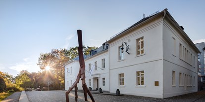 Hochzeit - Frühlingshochzeit - Donaueschingen - Der Museumsvorplatz bietet Platz für einen anschließenden Sektempfang - Museum Art.Plus