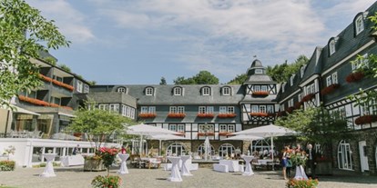 Hochzeit - Wickeltisch - Winterberg - Empfang im Innenhof des Hotel Deimann - Golf Café Restaurant