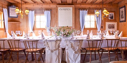 Hochzeit - Garten - Stuhlfelden - Die Bauernstube bietet einen bodenständigen und schönen Rahmen für die Hochzeitstafel. - Schwaigerlehen