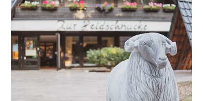 Hochzeit - Herbsthochzeit - Asendorf (Landkreis Harburg) - Hoteleingang - Hotel Zur Heidschnucke