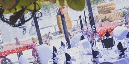 Hochzeit - Art der Location: ausgefallene Location - Unser großzügiger Gastgarten mit direktem Blick aufs Wasser.  - Donau Restaurant - Vabene