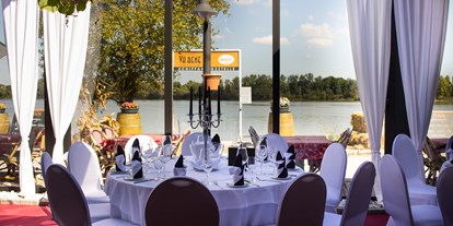 Hochzeit - Art der Location: ausgefallene Location - Der Blick vom Festsaal des Restaurant Vabene (1020 Wien) auf die Donau. - Donau Restaurant - Vabene