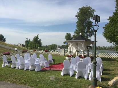 Hochzeit - Hochzeitsessen: 3-Gänge Hochzeitsmenü - In der Loggia des Restaurant Vabene können Gartenhochzeiten direkt am Wasser gefeiert werden. - Donau Restaurant - Vabene