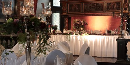 Hochzeit - Hochzeitsessen: Buffet - Rheinland-Pfalz - Der Rittersaal mit dem zentralen, imposanten Renaissancekamin. - Schloss Friedewald (Westerwald)
