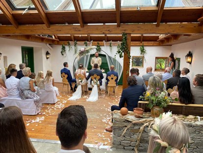 Hochzeit - Hochzeits-Stil: Rustic - Landgut Marienhof Herberstein - Trauung - Landgut Marienhof Herberstein