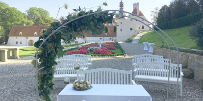 Hochzeit - Parkplatz: kostenlos - Langenlois - Schloss Thalheim