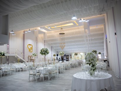 Hochzeit - externes Catering - Flusslandschaft Elbe - Festrsaal - Mosaik Festsaal