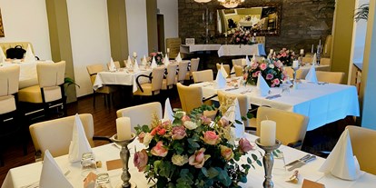 Hochzeit - Umgebung: in einer Stadt - Bad Soden am Taunus - Singh Restaurant am Park 