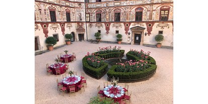 Hochzeit - Art der Location: ausgefallene Location - Kleines, exklusives Abendessen im Renaissance Innenhof - Schloss Tratzberg