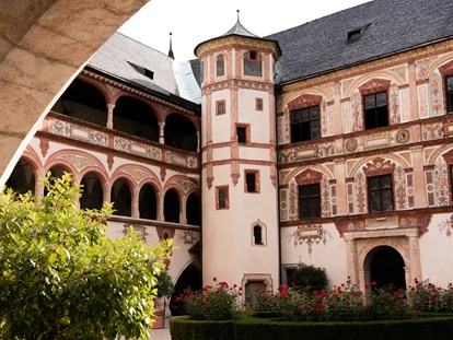 Hochzeit - externes Catering - Tirol - Innenhof - Schloss Tratzberg
