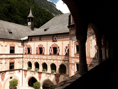 Hochzeit - Art der Location: Burg - Blick vom 2. Stock in den Innenhof - Schloss Tratzberg
