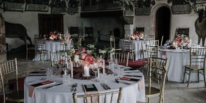 Hochzeit - Art der Location: Eventlocation - Beispiel Set-Up einiger runder Tische im Habsburgersaal - Schloss Tratzberg