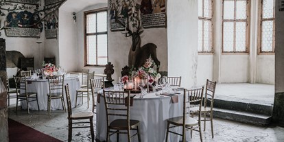 Hochzeit - Art der Location: Eventlocation - Im Erker kann auch ein runder Tisch aufgestellt werden. Alternativ könnte sich hier die musikalische Begleitung abhalten - Schloss Tratzberg