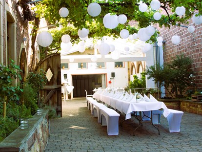 Hochzeit - Hochzeitsessen: Catering - Mediterran Innenhof - Rebe Deidesheim