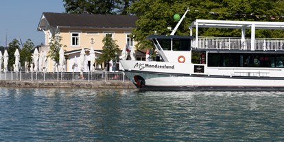 Hochzeit - Preisniveau: moderat - Oberösterreich - Anlegesteg an der Seepromenade Mondsee  - Mondsee Schifffahrt - Hochzeit an Bord der MS Mondseeland!