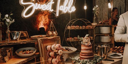 Hochzeit - Hunde erlaubt - Karlsbad - Unser Sweet Table mit Hochzeitstorte - Kitchen & Soul