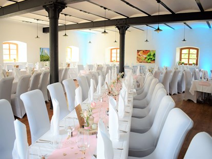Hochzeit - Hochzeits-Stil: Vintage - Der Festsaal vom Stanglbräu bei Regensburg bietet Platz für bis zu 120 Hochzeitsgäste. - Stanglbräu