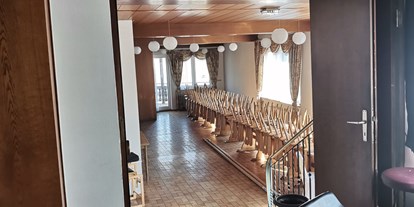 Hochzeit - Herbsthochzeit - Bad Kissingen - Nebenraum ca.80 qm für 50Person mit Bar Saal, Balkon und Terrasse ohne Küche 300 Euro  - Grünen Baum 
