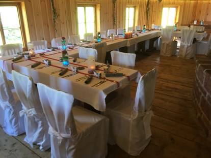 Hochzeit - Umgebung: am Land - Waxenberg - Hochzeitstafel, Brauttisch - Roadlhof