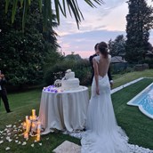 Hochzeitslocation: Kuchenschneiden am Pool - Villa Sofia Italy