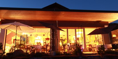 Hochzeit - Art der Location: Hotel - Burgau (Burgau) - Das liebvoll künstlerische Malerwinkel in der Südoststeiermark am Abend - Malerwinkl Restauarnt + Kunsthotel