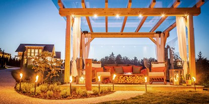 Hochzeit - Trauung im Freien - Eibiswald - Romantische Champagner Lounge im Park - Golden Hill Country Chalets & Suites