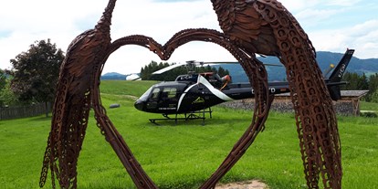Hochzeit - Oberösterreich - Der Feldbauernhof bietet genügend Platz um mit dem Helikopter zur Hochzeit zu Reisen. - Feldbauernhof