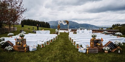 Hochzeit - Oberösterreich - Gartenhochzeit auf dem Feldbauernhof am Attersee. - Feldbauernhof