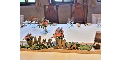 Hochzeit - Art der Location: Bauernhof/Landhaus - Tirol - Milser Stadl, Hochzeitstafel - Trofana Tyrol
