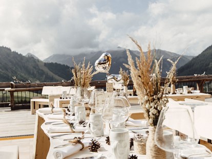Hochzeit - Trauung im Freien - Österreich - Eure Berghochzeit im VIEW bietet einen unvergleichlichen Ausblick. - Das View - the Pop-Up