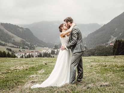 Hochzeit - Herbsthochzeit - Österreich - Die Bergwelt Tirols lädt zu unvergesslichen Fotos. - Das View - the Pop-Up
