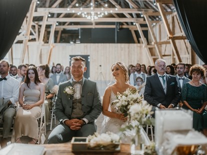 Hochzeit - Hochzeits-Stil: Boho - Wels (Wels) - Der Hochzeitsstadl bietet Platz für bis zu 120 Hochzeitsgäste. - Oberbauergut