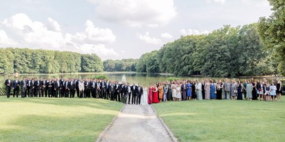 Hochzeit - Preisniveau: hochpreisig - Monheim am Rhein - Hochzeitsgesellschaft - Foto vorm See - Club Astoria