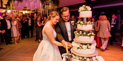 Hochzeit - Hochzeits-Stil: Fine-Art - Langenfeld (Mettmann) - Hier kommt die Torte! - Club Astoria