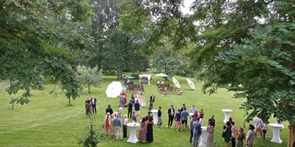 Hochzeit - Umgebung: im Park - Brandenburg - Der Kemper Hof - Eure Scheunenhochzeit in Berlin/ Brandenburg