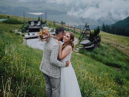 Hochzeit - Hochzeits-Stil: Rustic - Österreich - Für eine Outdoorhochzeit bietet die Tiergartenalm einen herrlich Hochzeitsteich. - TIERGARTEN ALM