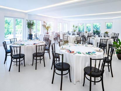 Hochzeit - Hochzeits-Stil: Modern - Stuckhotel Fettehenne