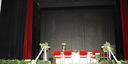 Hochzeit - Wels (Wels) - Trauung auf der Vorbühne des Stadttheaters Wels - Stadttheater Wels
