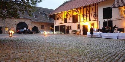 Hochzeit - Art der Location: privates Anwesen - Bad Mergentheim - Bei schlechtem Wetter kann die Trauung alternativ in den Innenbereich gelegt werden. - Landgut Halsberg 