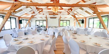 Hochzeit - Art der Location: im Freien - Schwarzwald - Der große Festsaal des maxx! events mit runden Tischen. - maxx! events