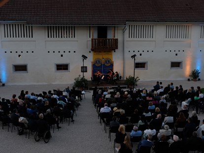 Hochzeit - Art der Location: Schloss - Alte Meierei Bleiburg I Konzert im Innenhof - ALTE MEIEREI BLEIBURG
