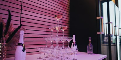 Hochzeit - Umgebung: im Park - Bayern - Eventloft 4 - Champagner Pyramide - Event Loft Schwabach