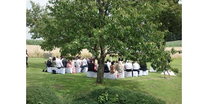 Hochzeit - Oberösterreich - Zeremonie im Obstgarten - Abbrandtnergut auf dem Balkon von Linz